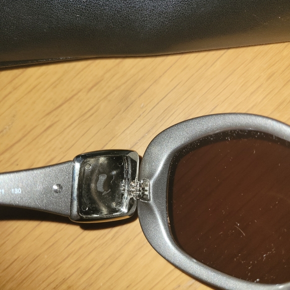 Fendi sunglasses and case - Picture 6 of 7